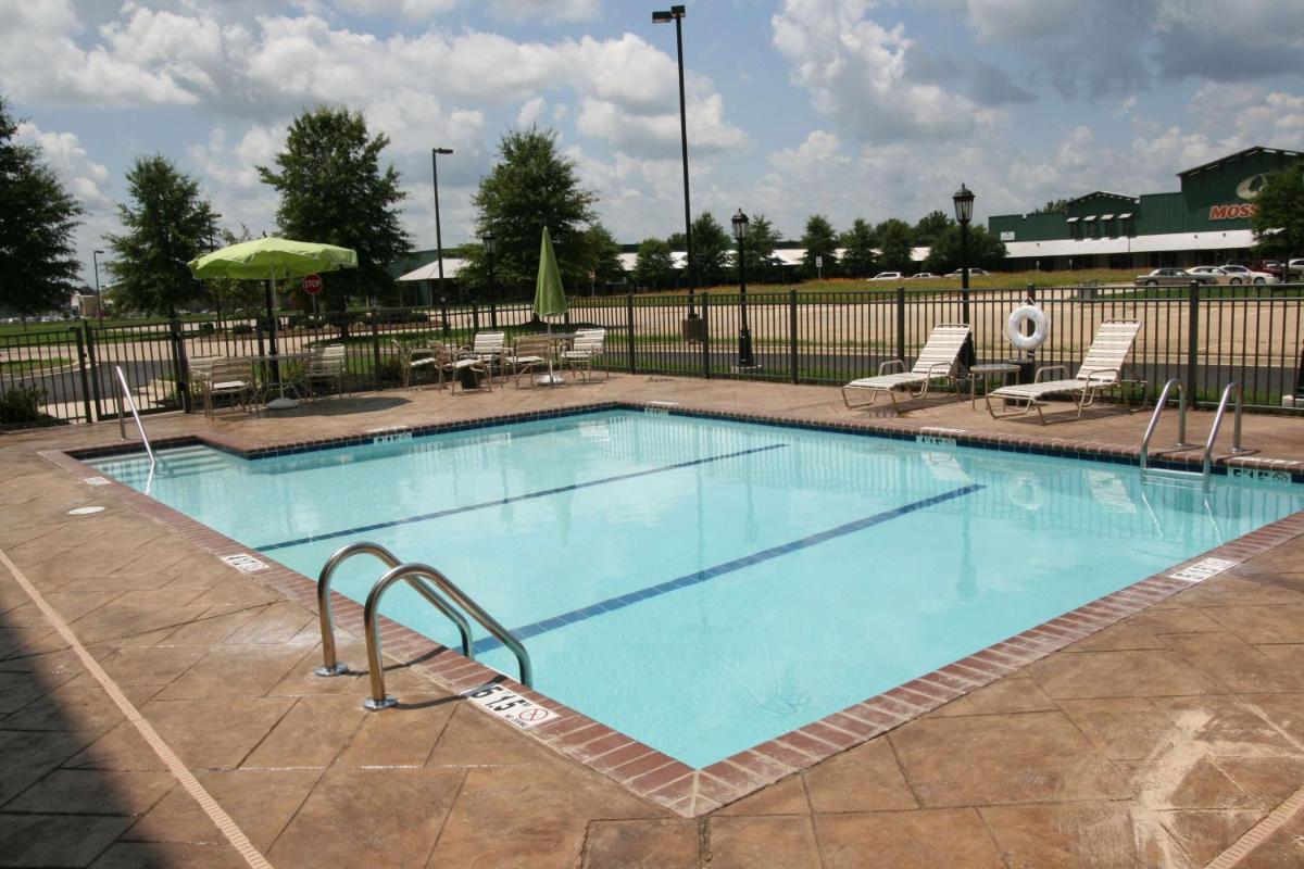 Hampton Inn & Suites West Point - Housity