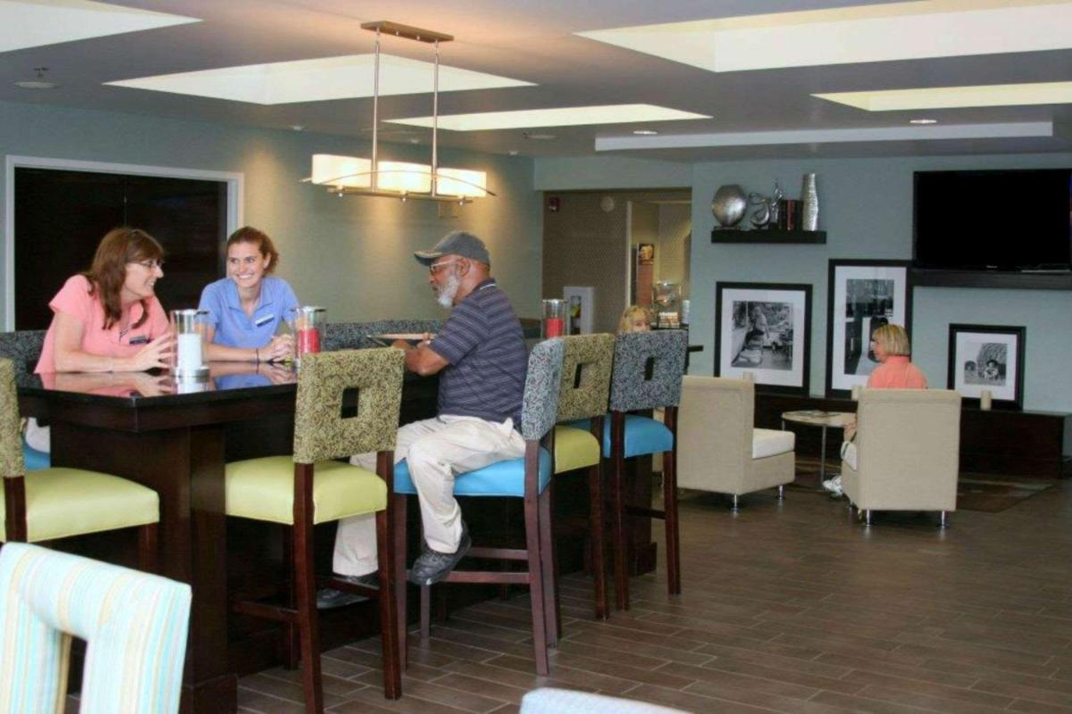 Hampton Inn Williamston - Housity