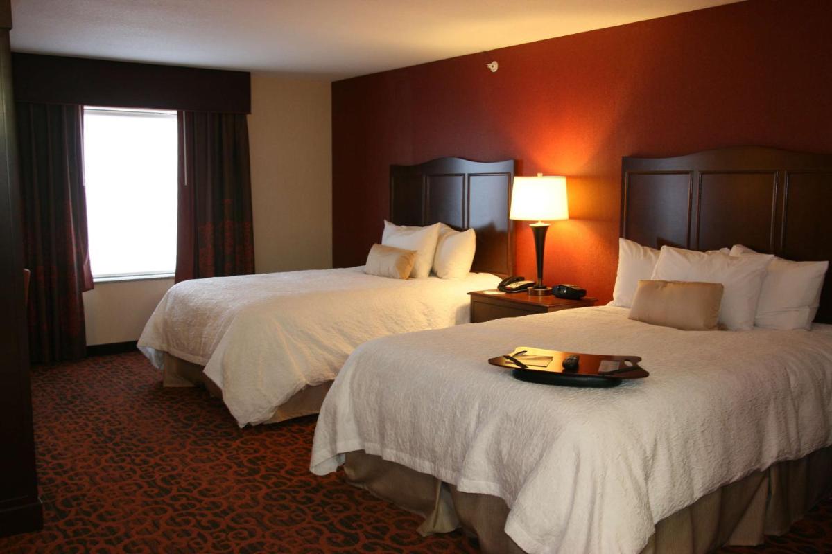 Hampton Inn and Suites Peru - Housity
