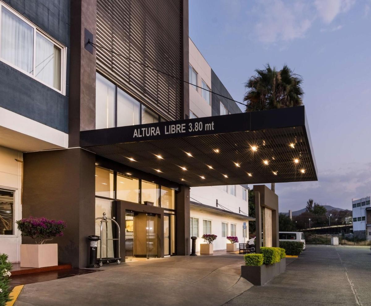 DoubleTree by Hilton Queretaro - Housity