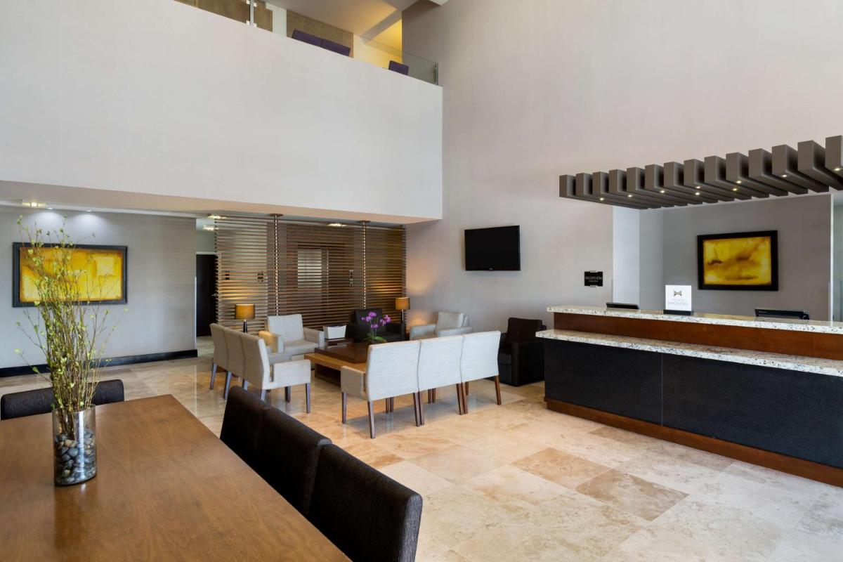 DoubleTree by Hilton Queretaro - Housity