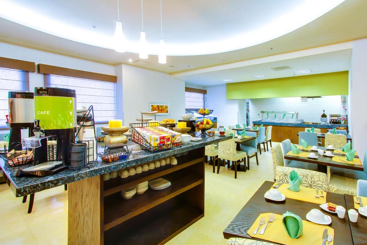 Hilton Garden Inn Queretaro - Housity