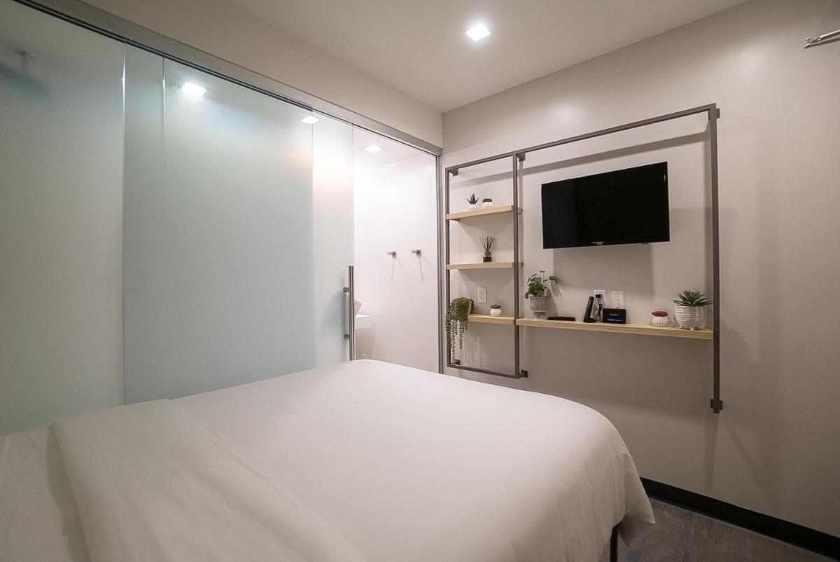 SOVA Micro-Room & Social Hotel - Housity