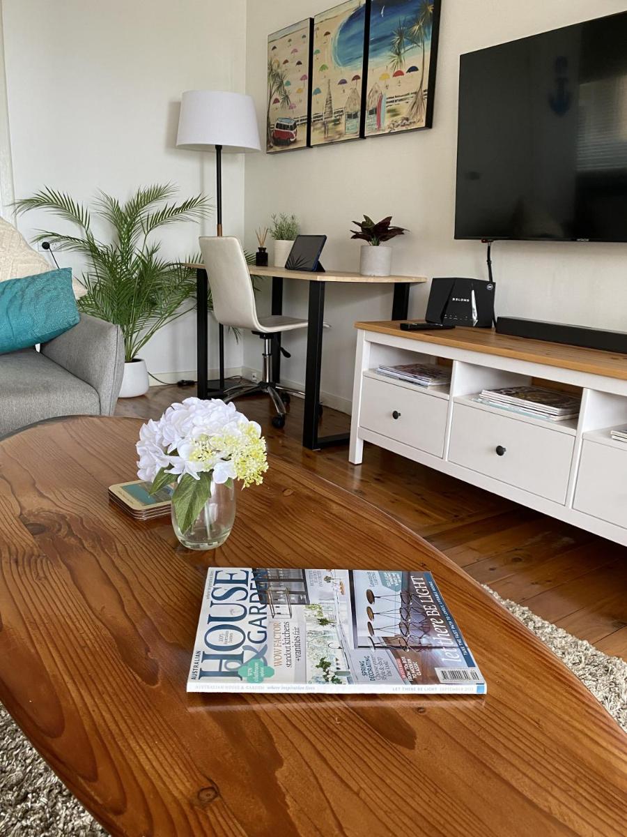 Absolute lakefront house - enjoy the sunrise - Housity