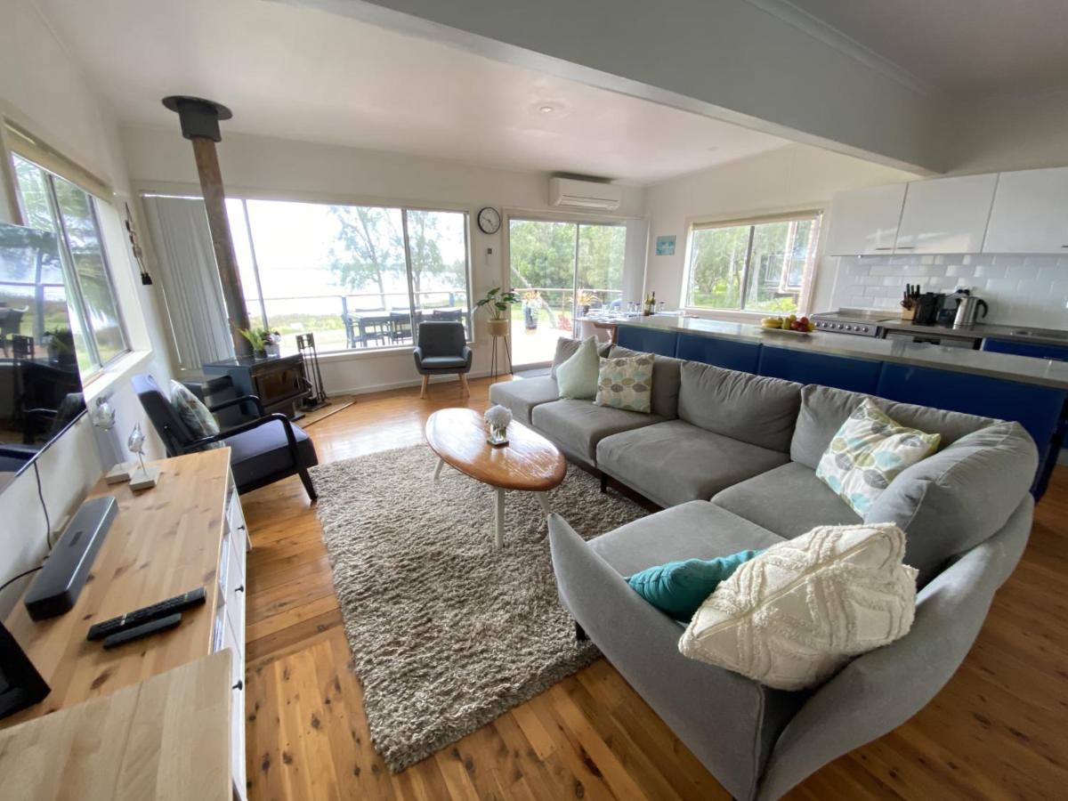 Absolute lakefront house - enjoy the sunrise - Housity