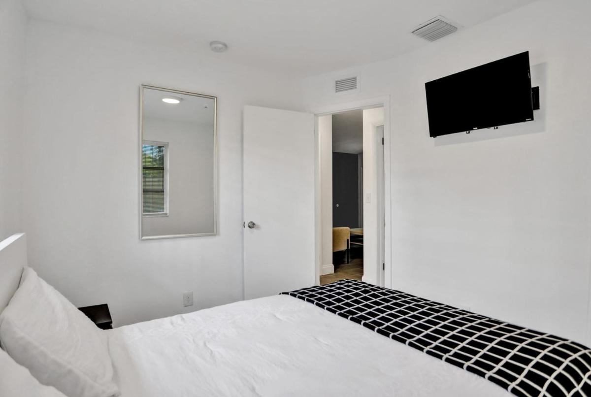 2Bd Holiday Retreat West Palm Beach Art Scene - Housity