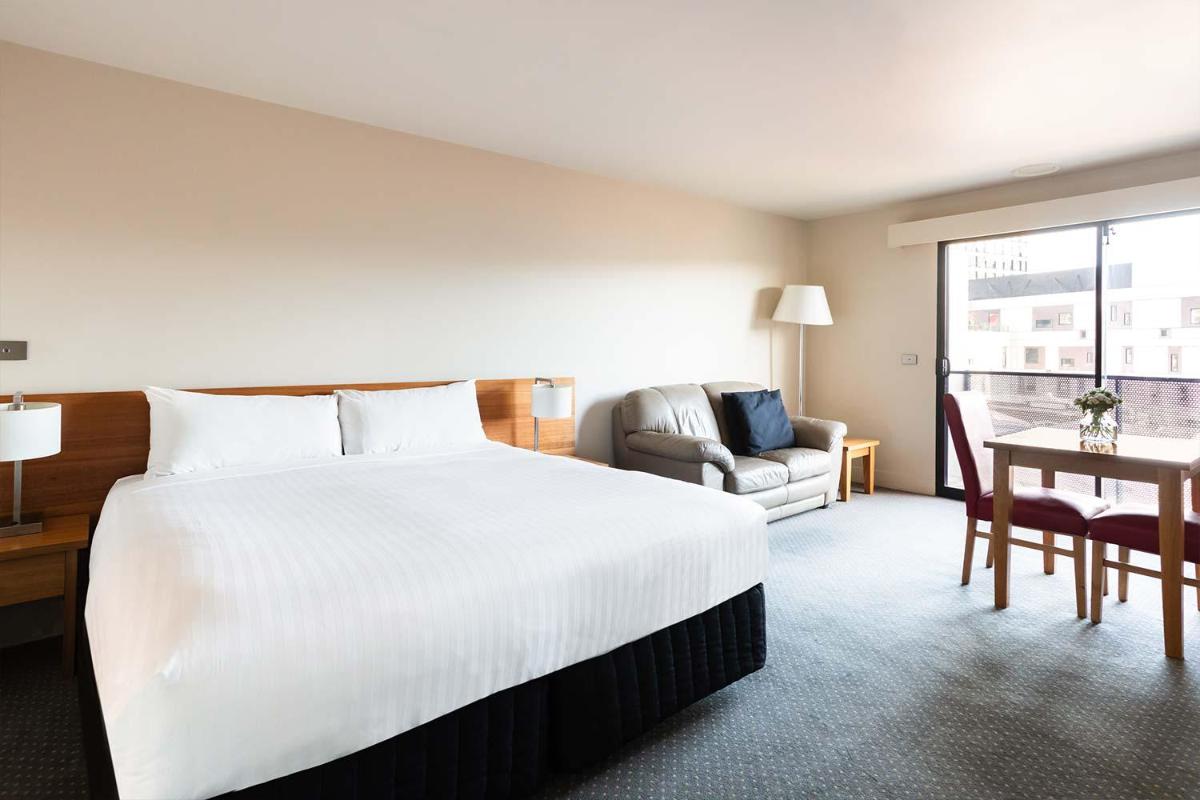 The Old Woolstore Apartment Hotel - Housity
