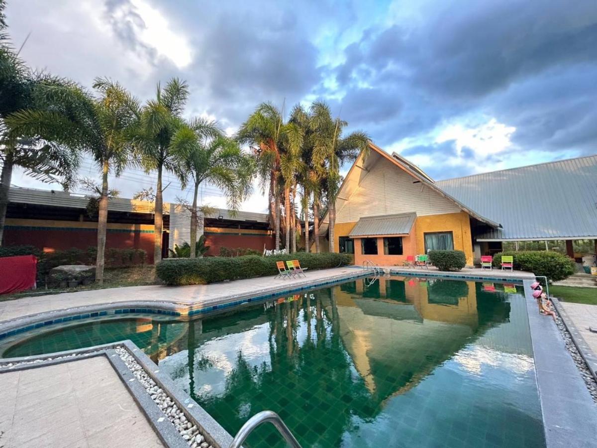 Petpumok Wangnamkhiao Hotel - Housity