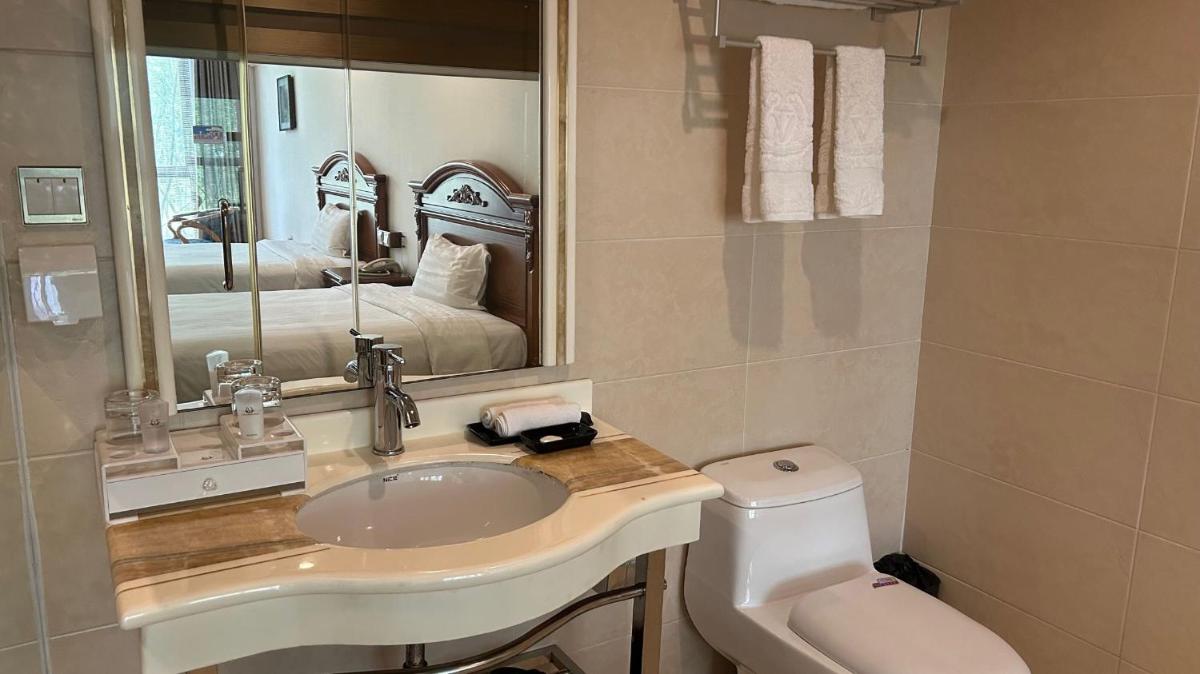 Victoria Beach Hotel - Housity