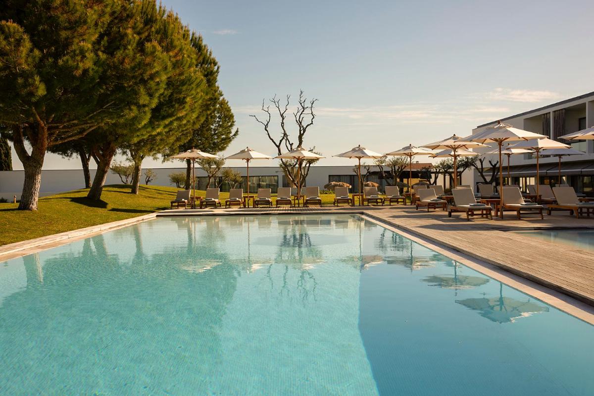 A piscina em ou perto de Octant Evora