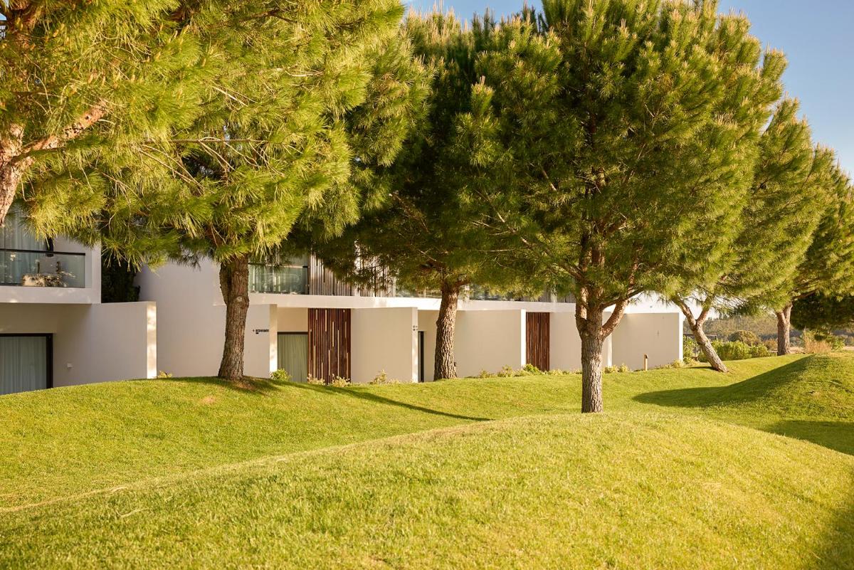 Um jardim no exterior de Octant Evora