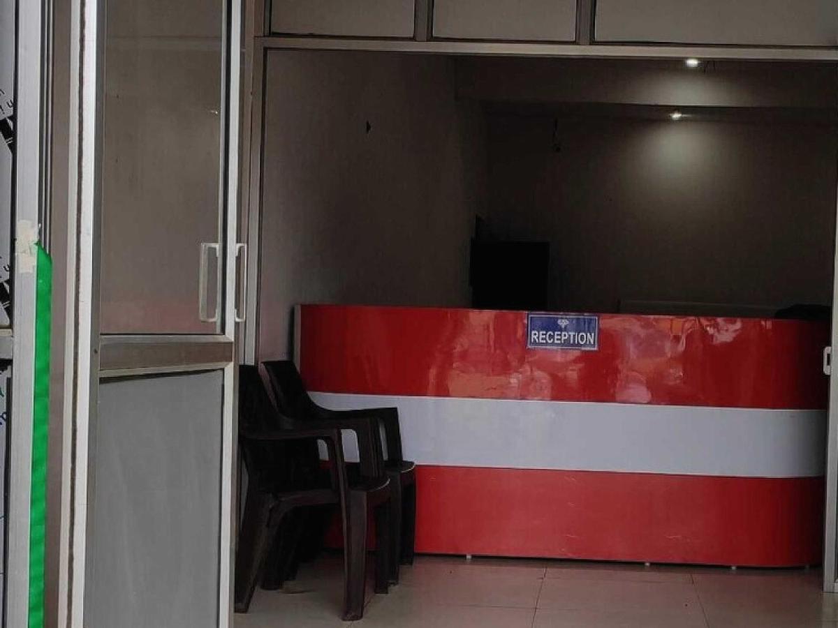 OYO Hotel Diamond - Housity