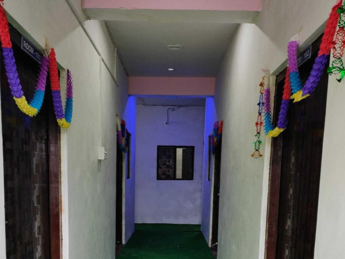 OYO Hotel Diamond - Housity