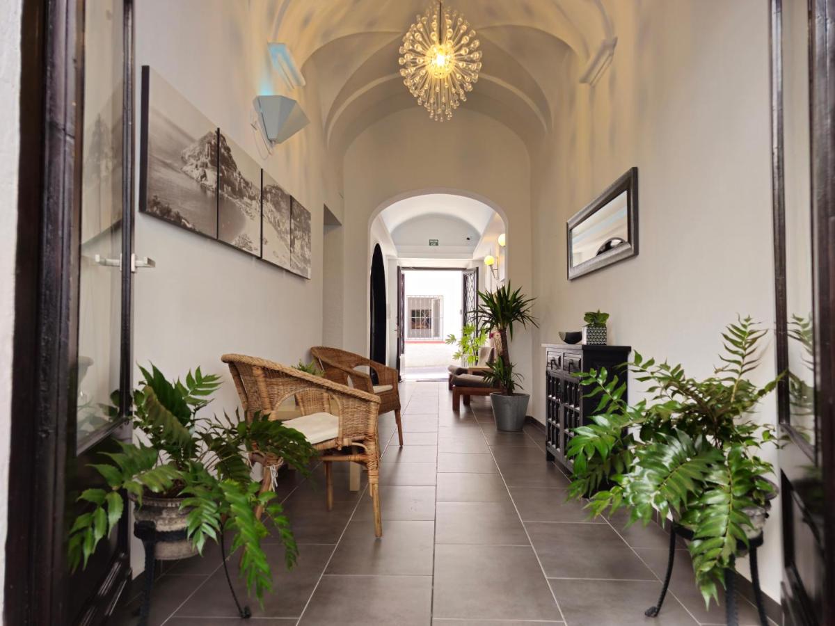 Hostal Mediterráneo - Housity
