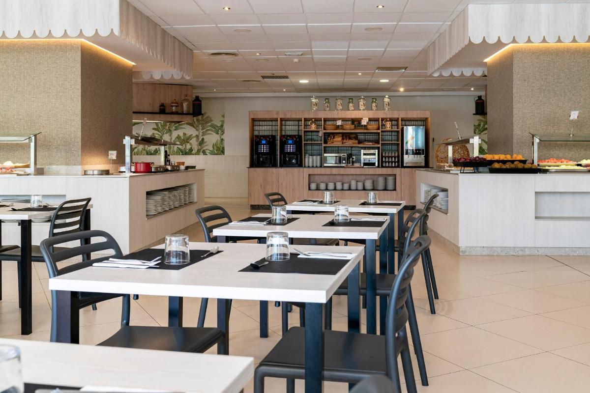 Un restaurante o sitio para comer en Intelier Orange