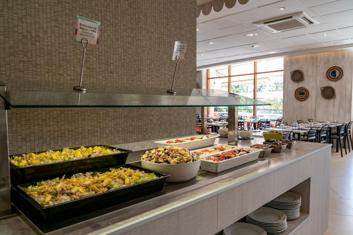 Comida en o cerca de este hotel