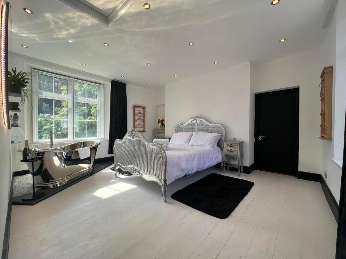 Lower Winsford Apartments & Rooms - Housity
