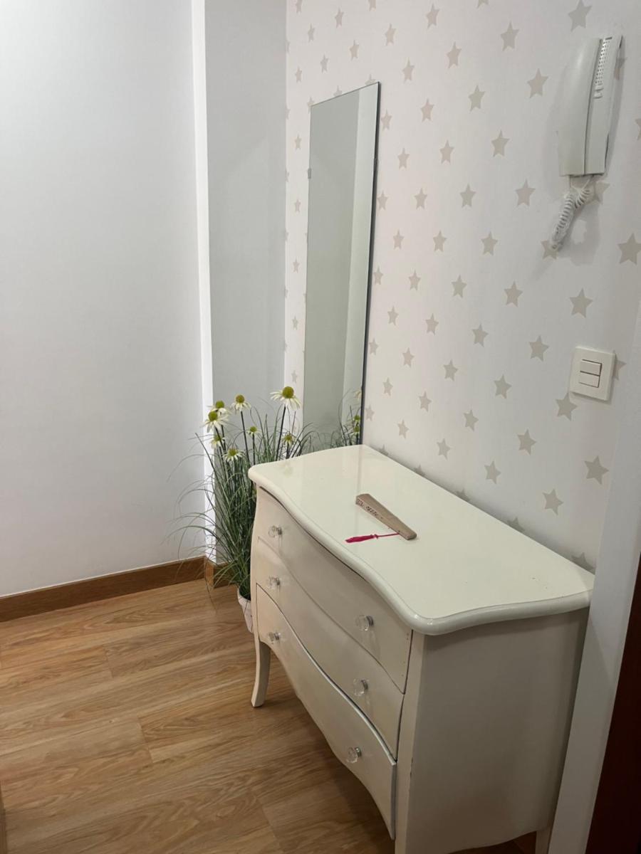 Bonito apartamento en Granada (zona palacio congresos y metro) - Housity