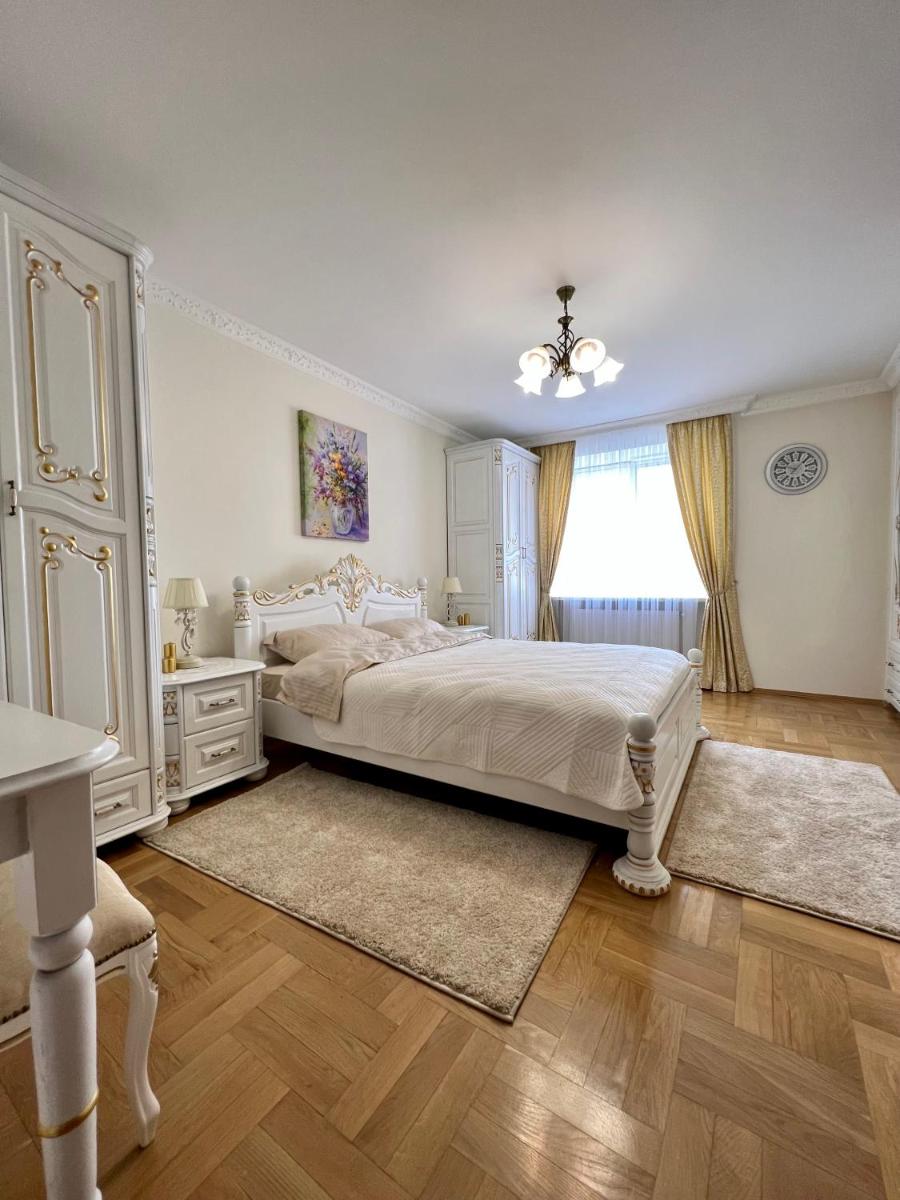 Sweet Ternopil Large and beautiful - Housity