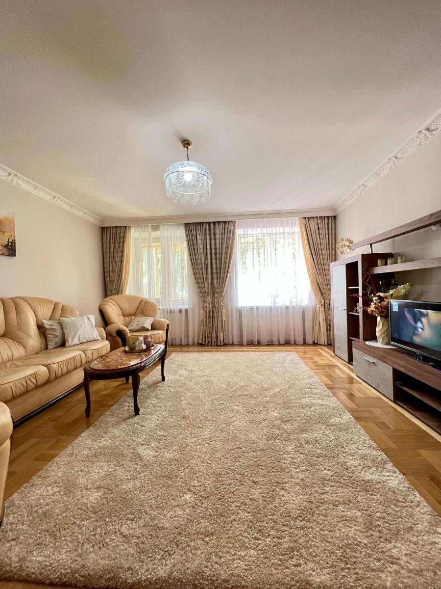 Sweet Ternopil Large and beautiful - Housity
