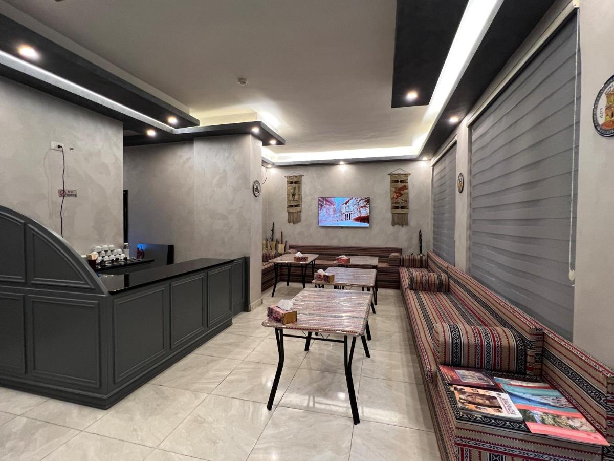 Sandra Hotel - Housity