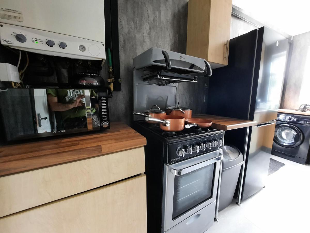 Bostin' Black Country House - Housity