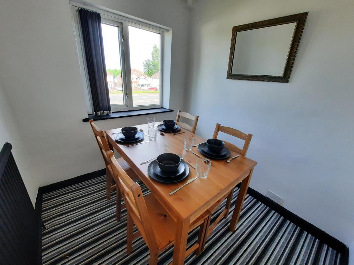 Bostin' Black Country House - Housity