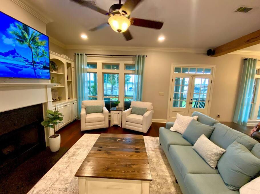 Drake on the Lake - False River, LA - Housity