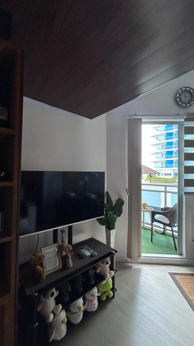Kurlix Suites of Azure North - Housity