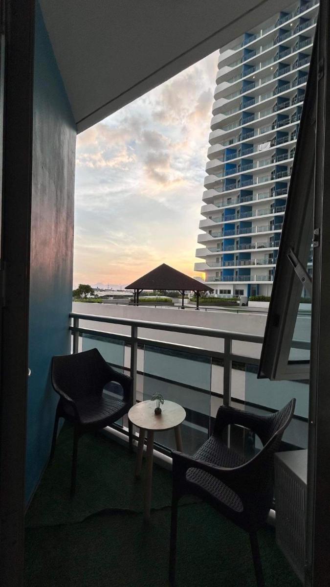 Kurlix Suites of Azure North - Housity