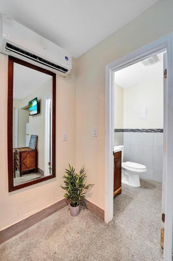 Hollywood Broadwalk Holiday Retreat Dania Beach - Housity
