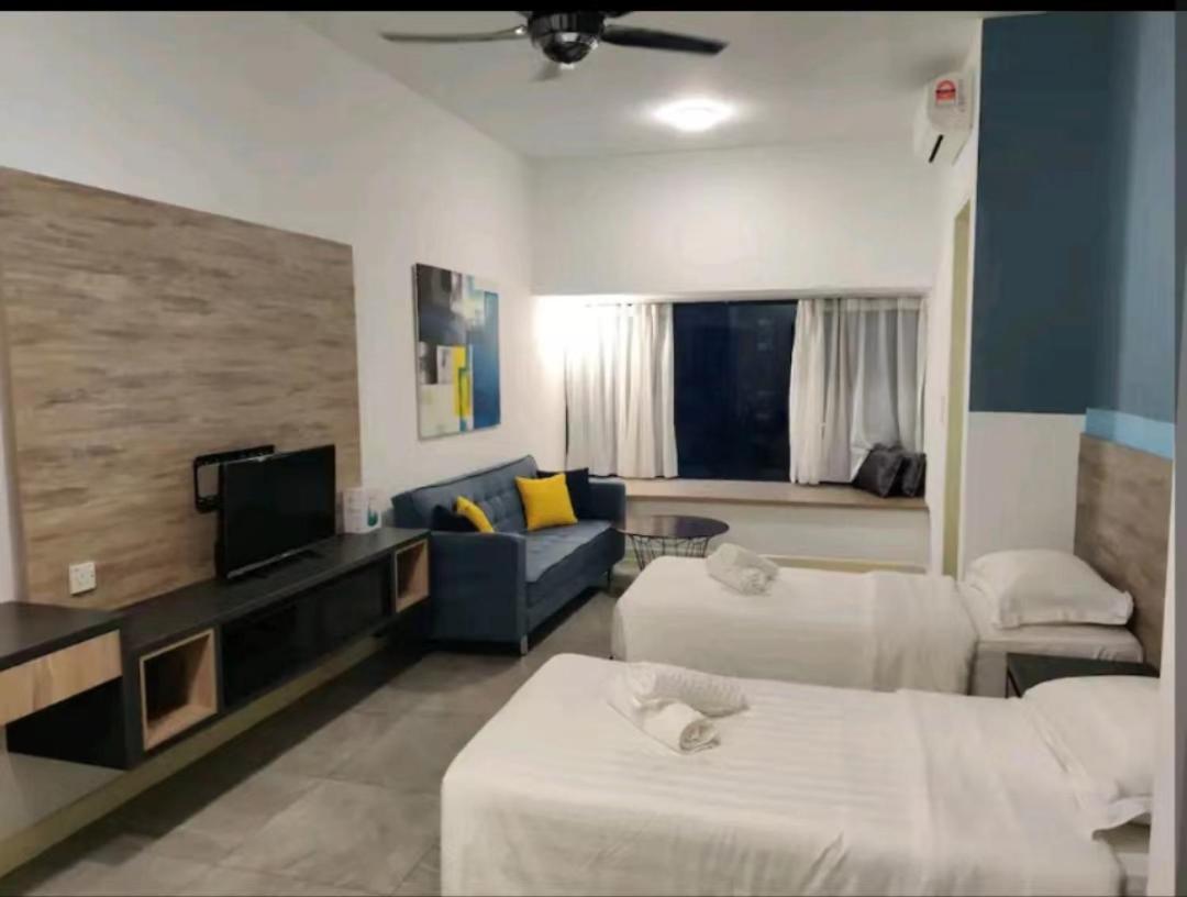 Trevor bathtub Imperio residence seaview jonker5min - Housity
