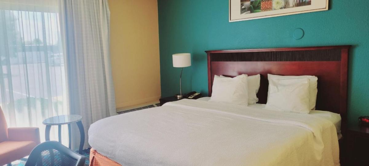 Chester Inn & Suites - Housity