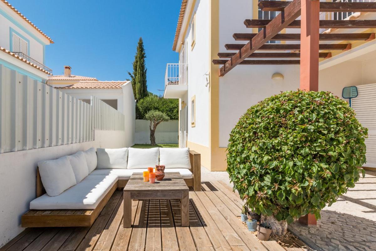 Yellow house - Housity