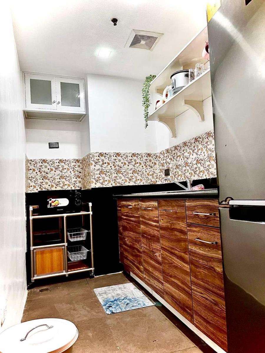 Suitetrails - Modern Minimalist Condo near Airport