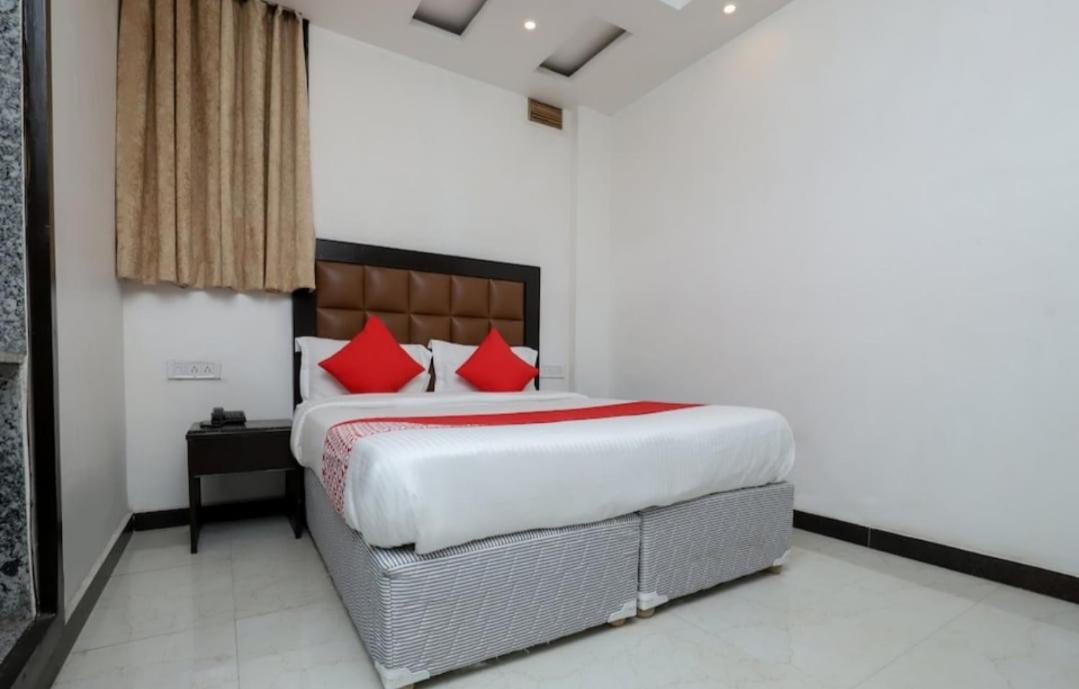 OYO Royal Sky - Housity