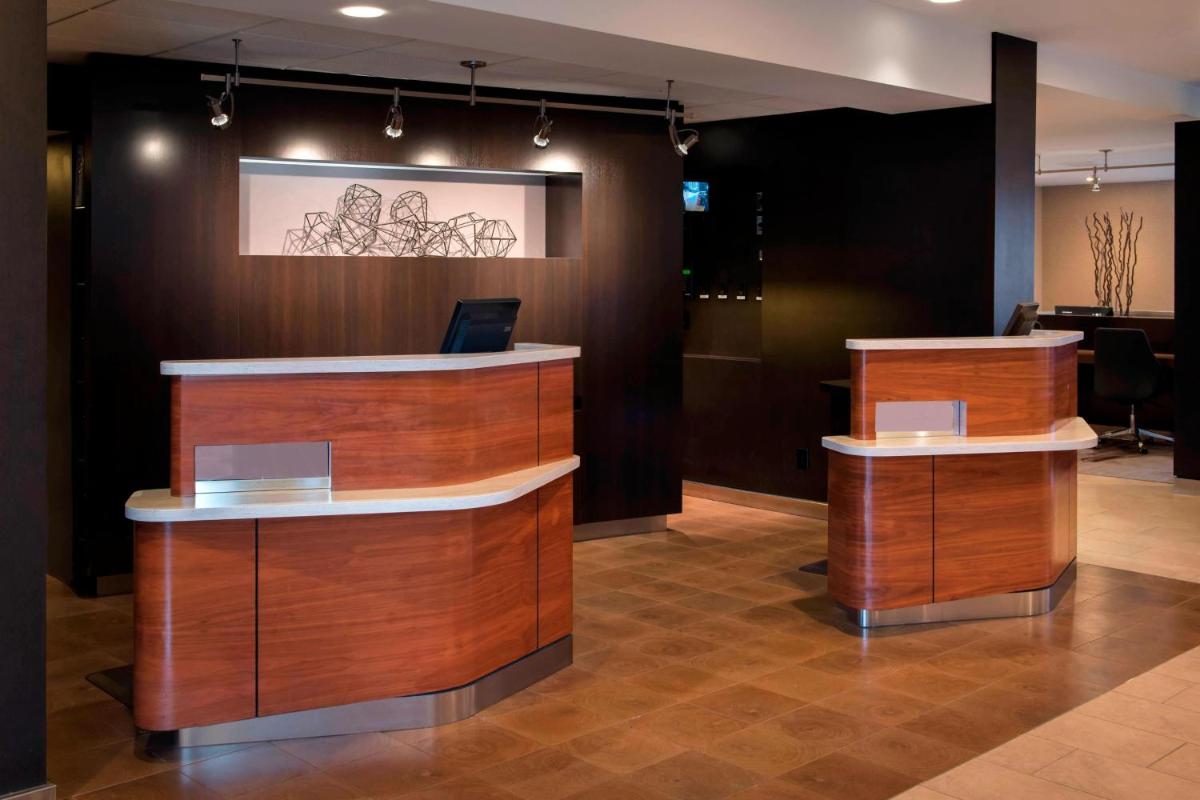 Courtyard by Marriott Chicago Naperville - Housity