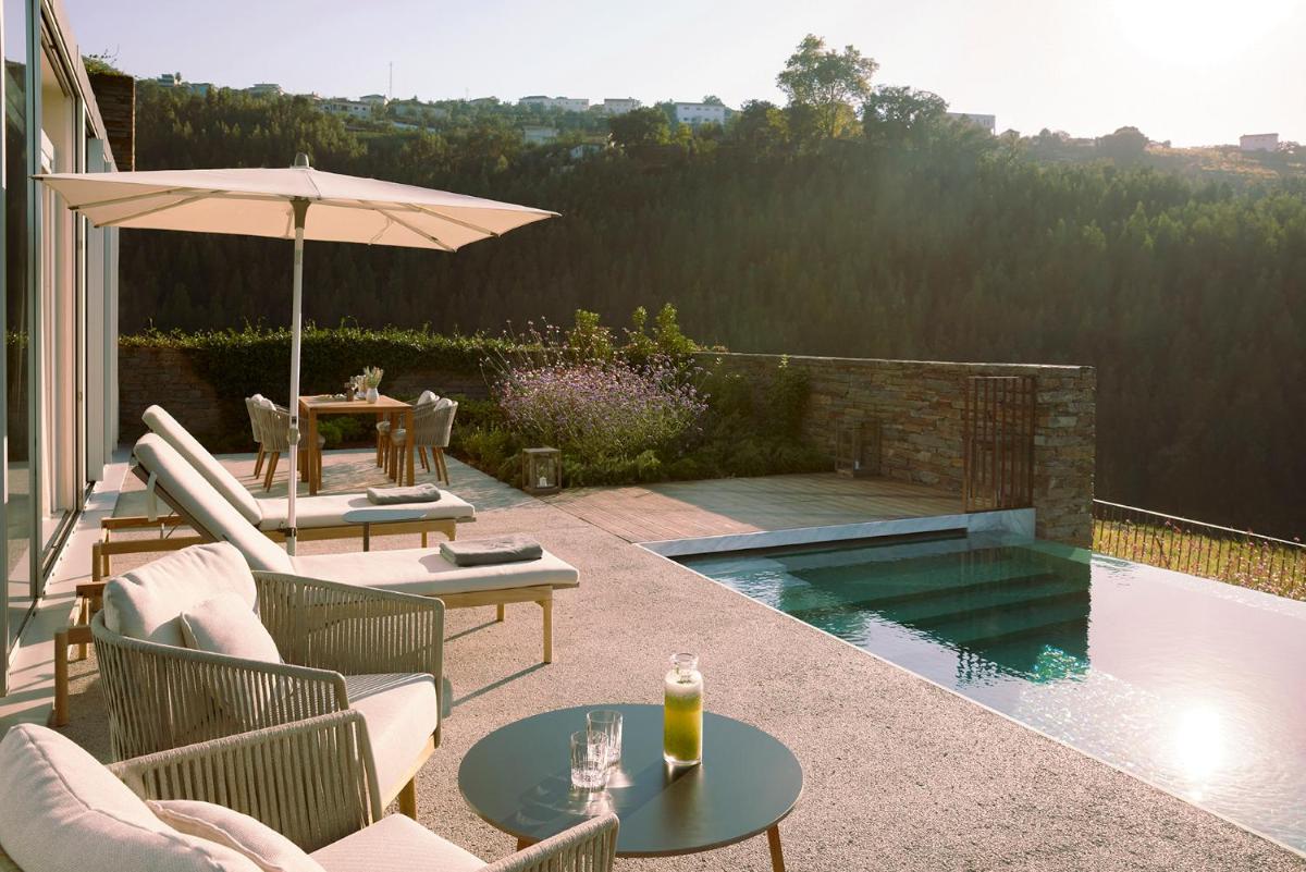 A piscina em ou perto de Octant Douro