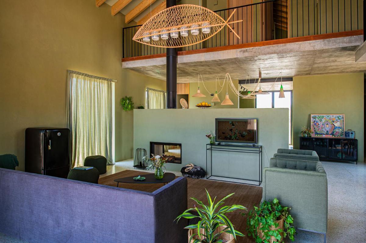 Uma televisão e/ou sistema de entretenimento em Herdade da Malhadinha Nova - Relais & Châteaux