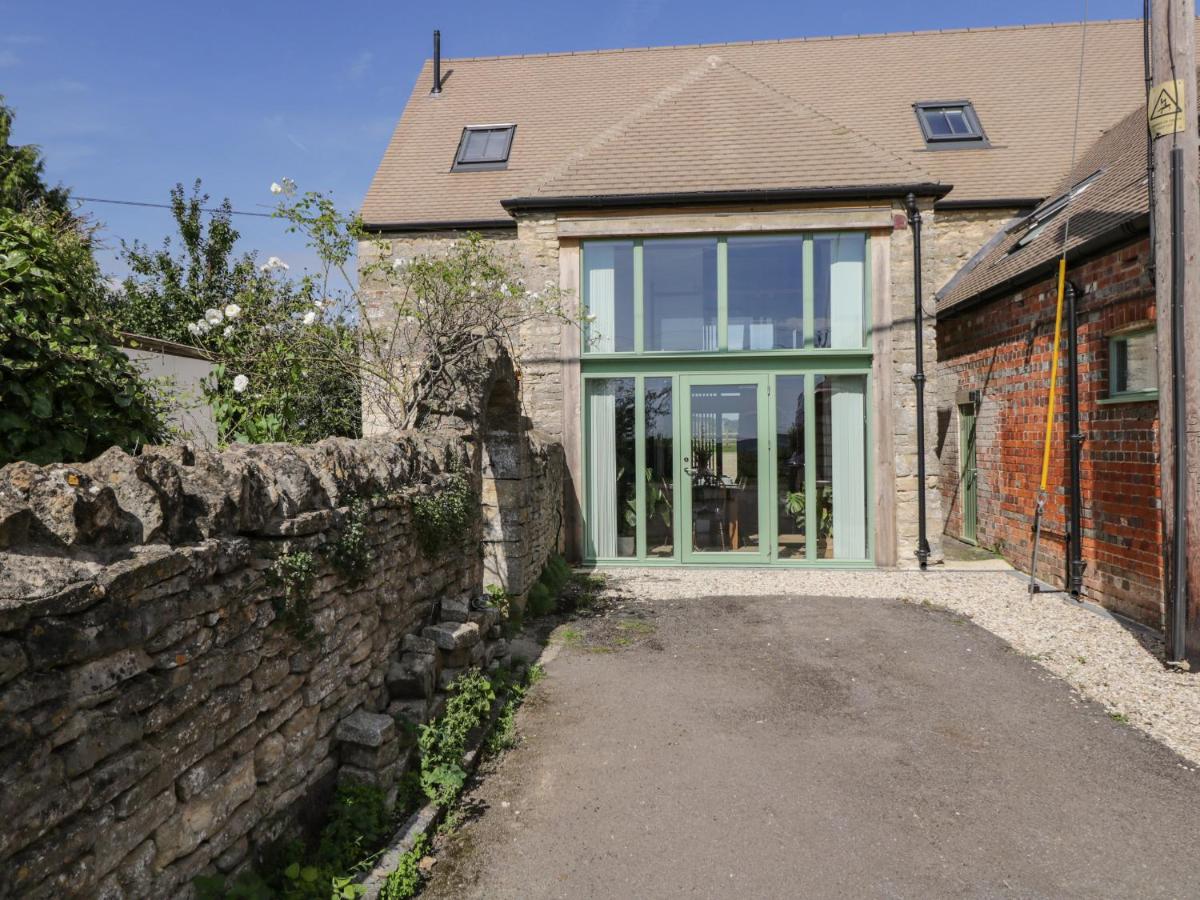 The Old Barn - Housity