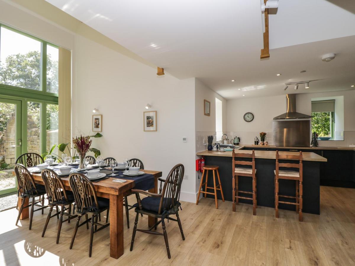 The Old Barn - Housity