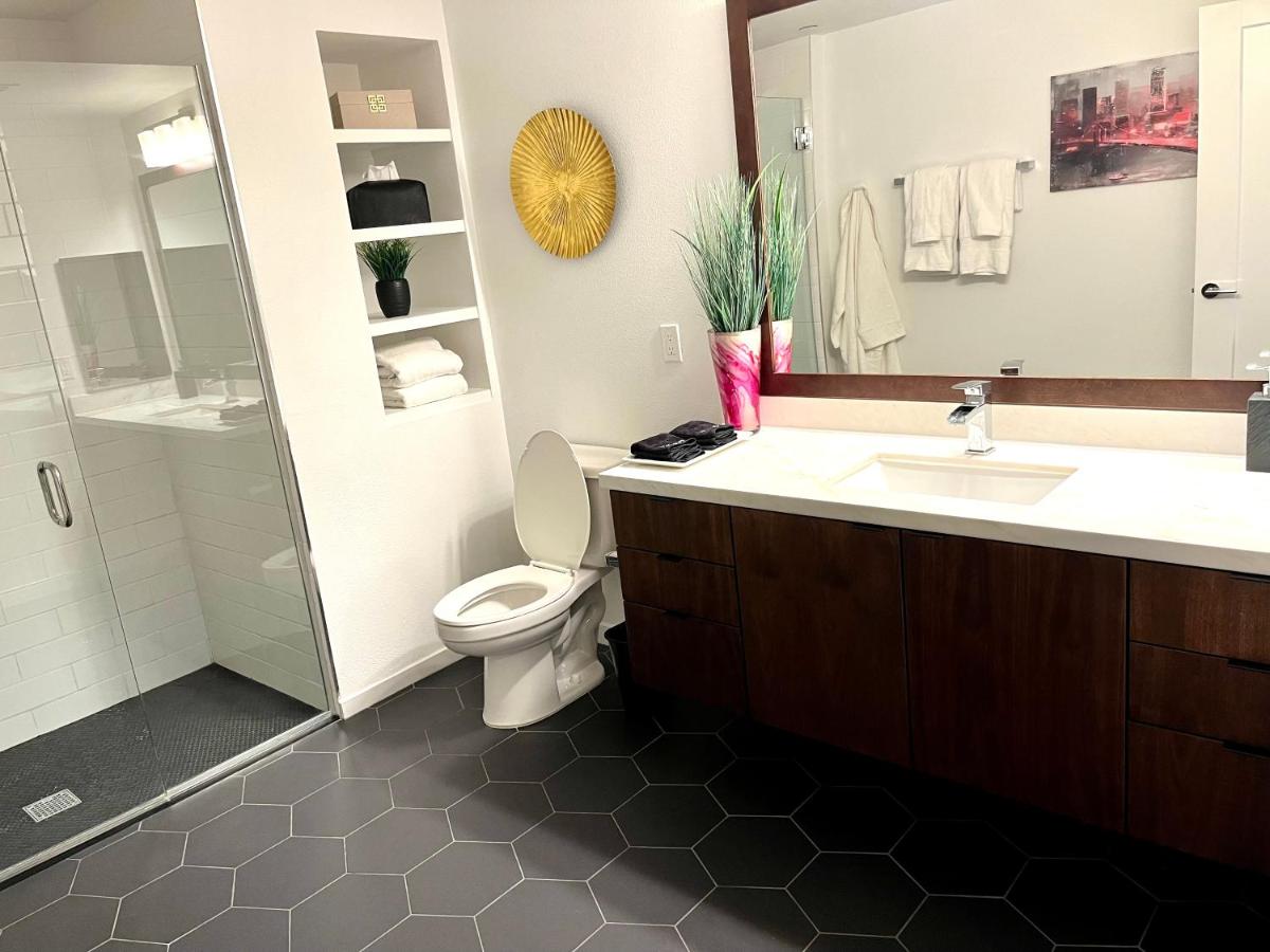 Suitetrails - Beverly Grove Chic City Retreat 2 BR Apt+ Den