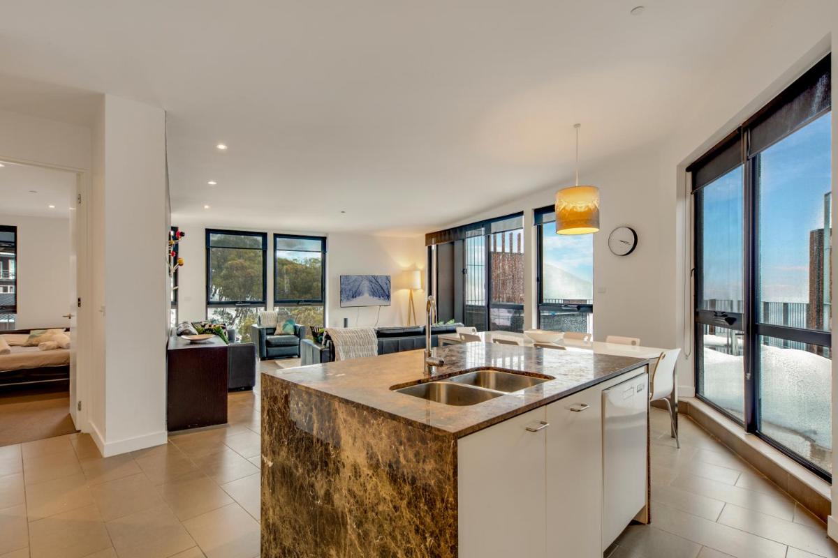 St Falls Penthouse West 401 - Housity