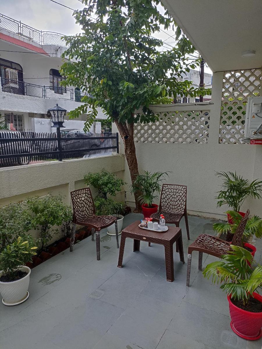 Red Beryl Home Stay - Housity