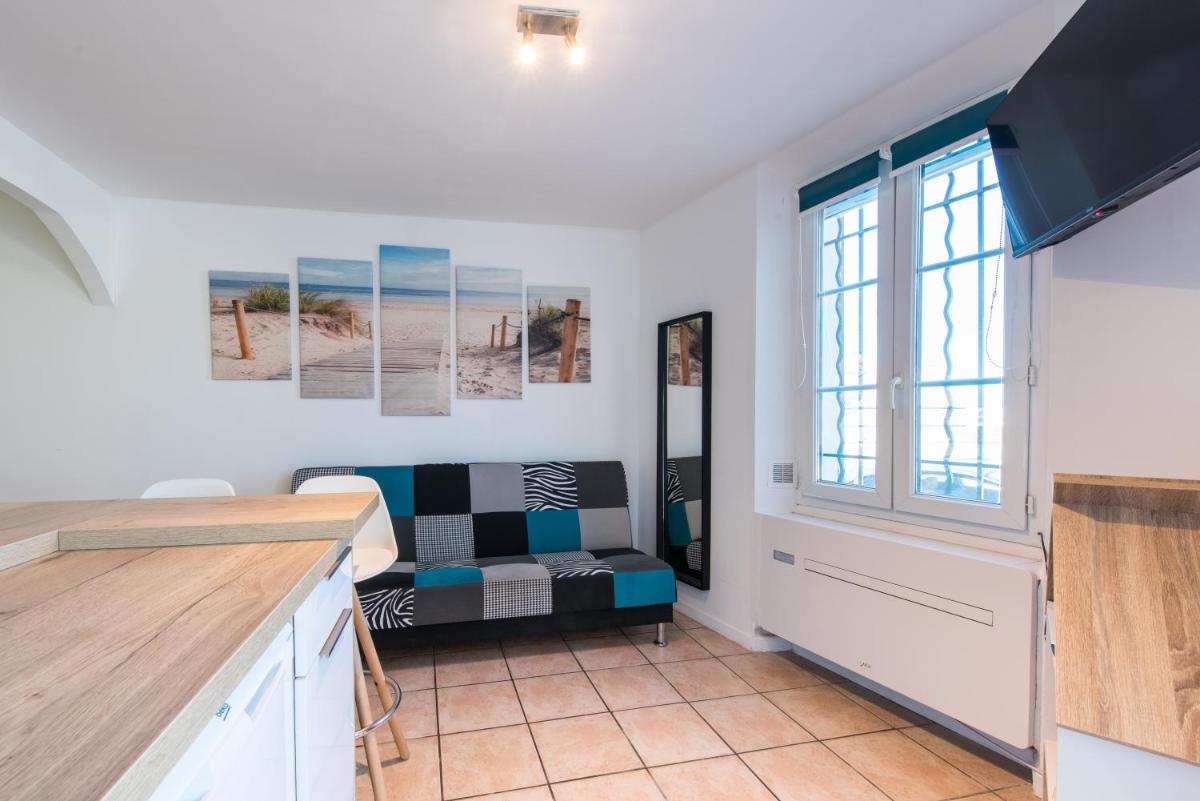 Beautiful renovated studio with view- Old Hyères - Housity