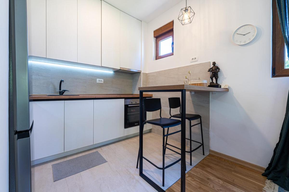 FOREST GREEN - Housity