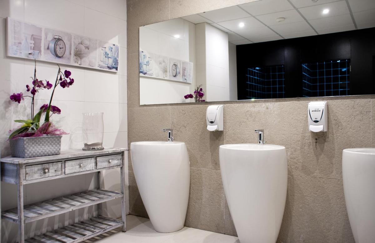 Un baño de Hotel Europa Splash & Spa