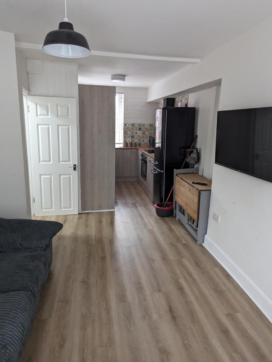 NEAR BEACH - First Floor 2 Bedroom Maisonette - SELF CHECK IN - Housity
