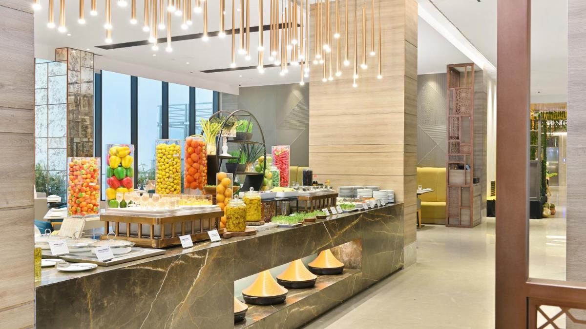 a store lobby with a display of food on display at Holiday Inn Gurugram Sector 90 by IHG in Gurgaon