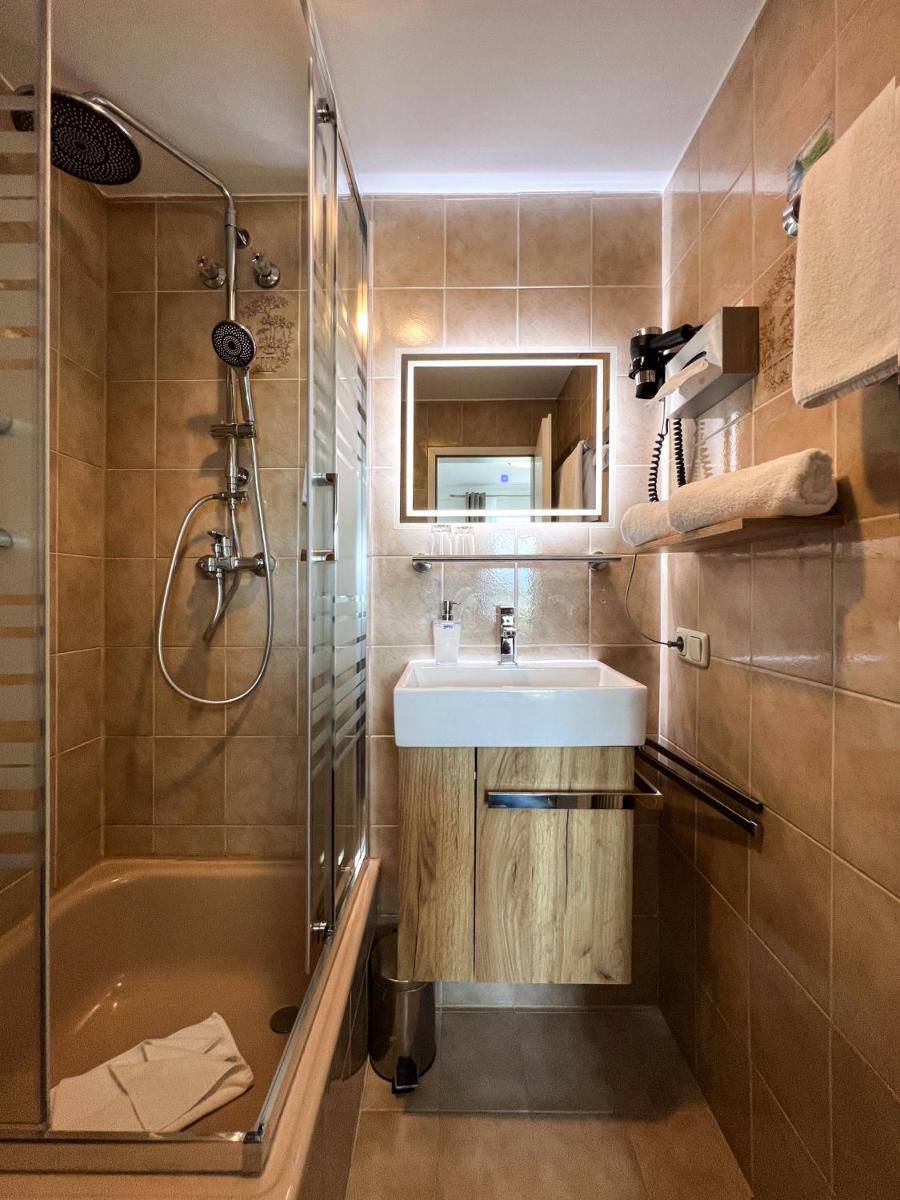 Sieben Zimmer am See - Housity